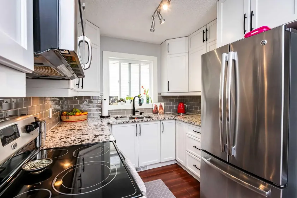 6432 18a Street SE Calgary AB T2C 0N3