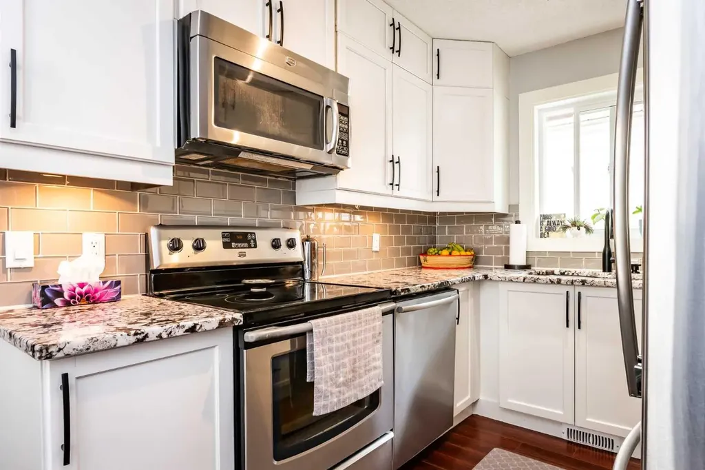 6432 18a Street SE Calgary AB T2C 0N3