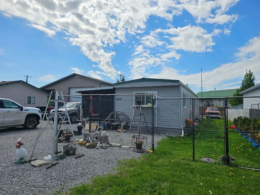 209 2 Street Cowley AB T0K 0P0