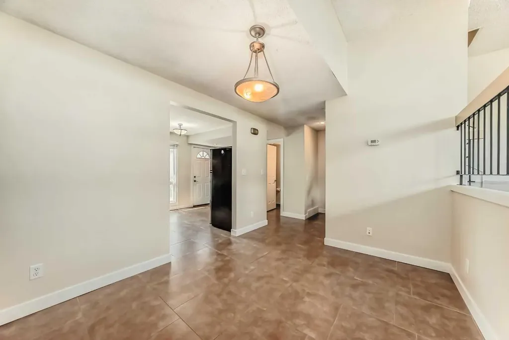 9 Brae Glen Court SW Calgary AB T2W 1B6