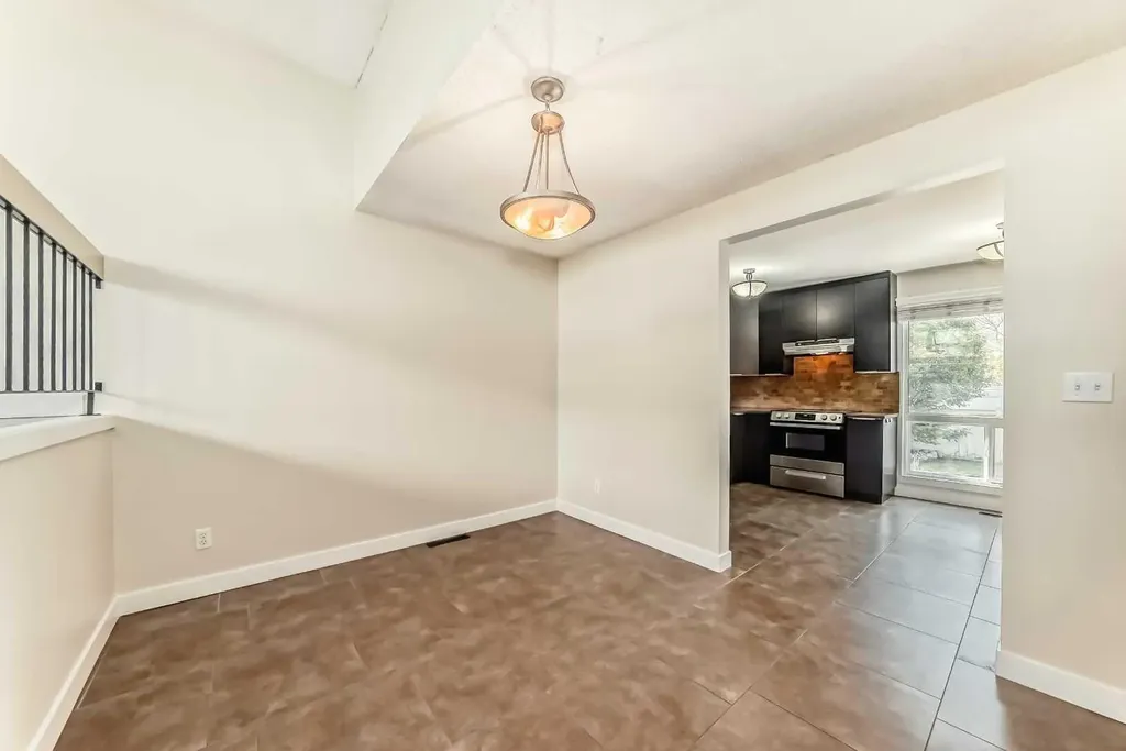 9 Brae Glen Court SW Calgary AB T2W 1B6