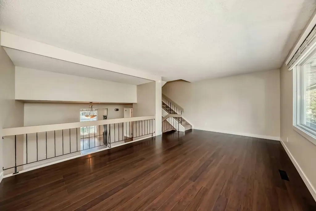 9 Brae Glen Court SW Calgary AB T2W 1B6