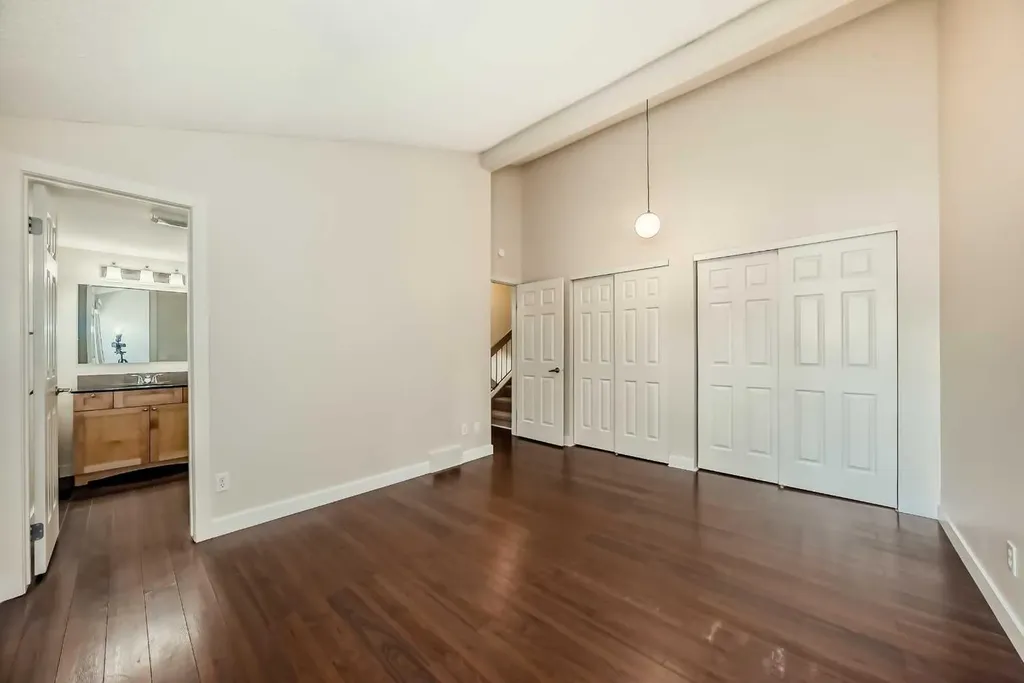 9 Brae Glen Court SW Calgary AB T2W 1B6