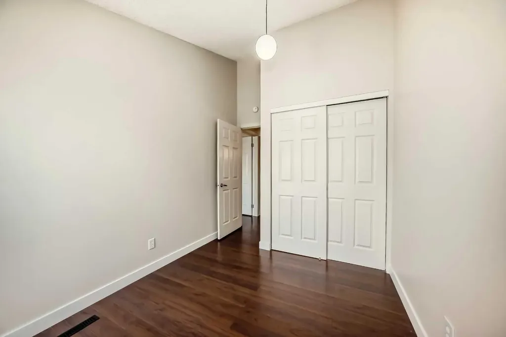 9 Brae Glen Court SW Calgary AB T2W 1B6