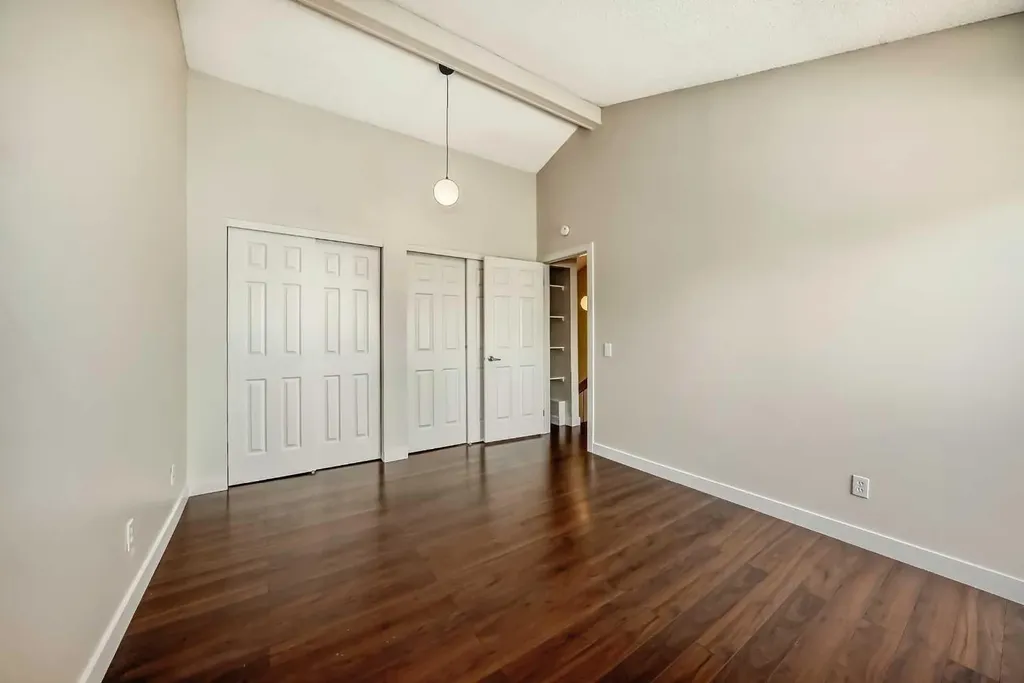 9 Brae Glen Court SW Calgary AB T2W 1B6