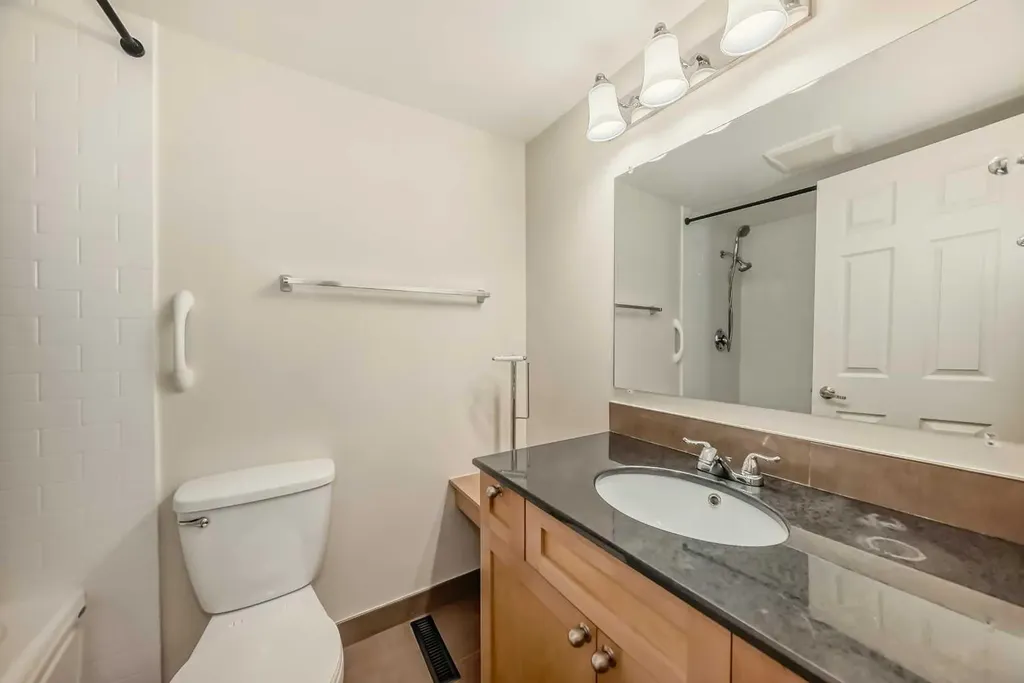 9 Brae Glen Court SW Calgary AB T2W 1B6