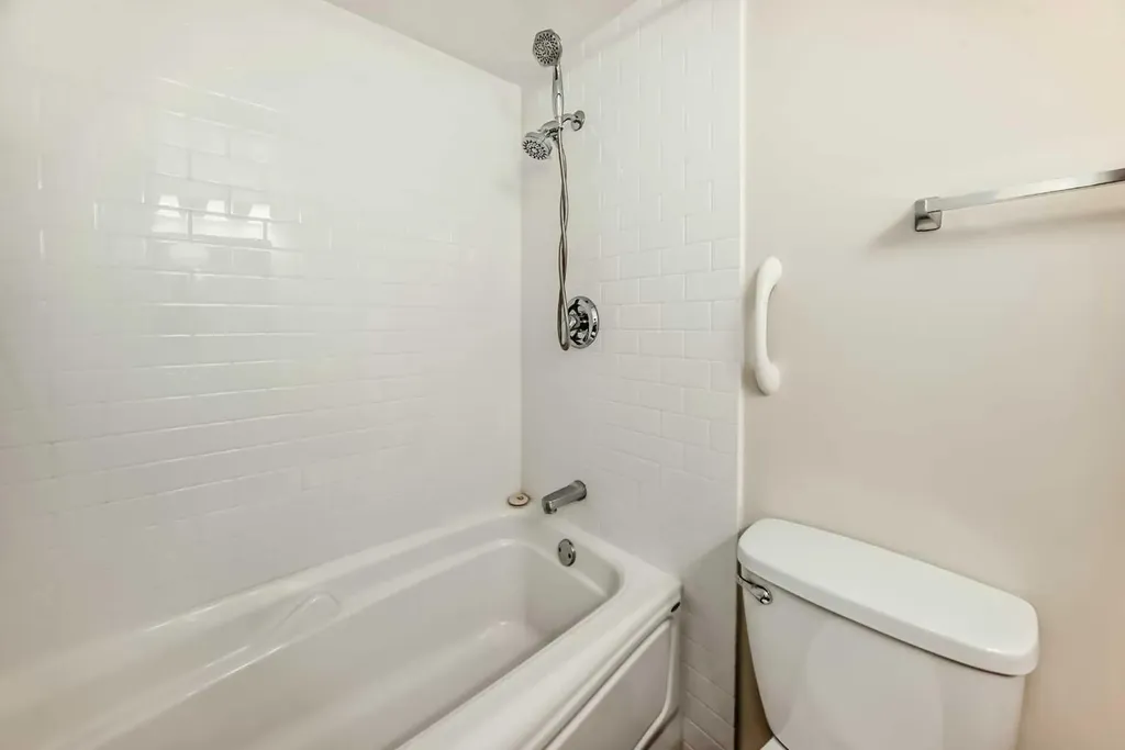 9 Brae Glen Court SW Calgary AB T2W 1B6