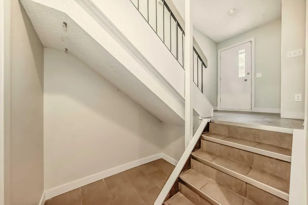 9 Brae Glen Court SW Calgary AB T2W 1B6