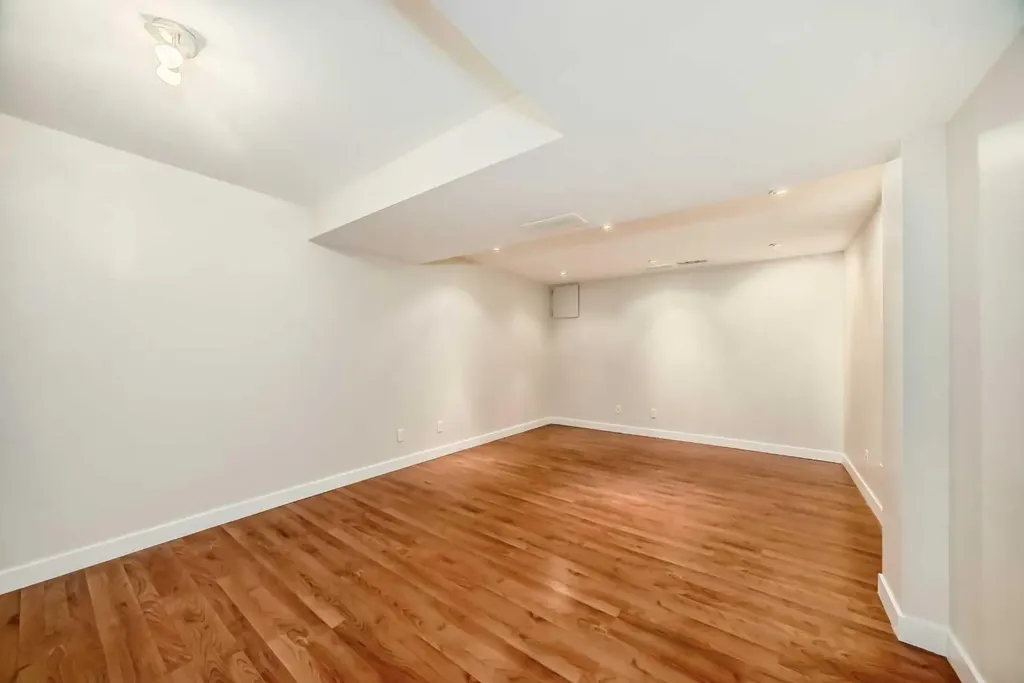 9 Brae Glen Court SW Calgary AB T2W 1B6