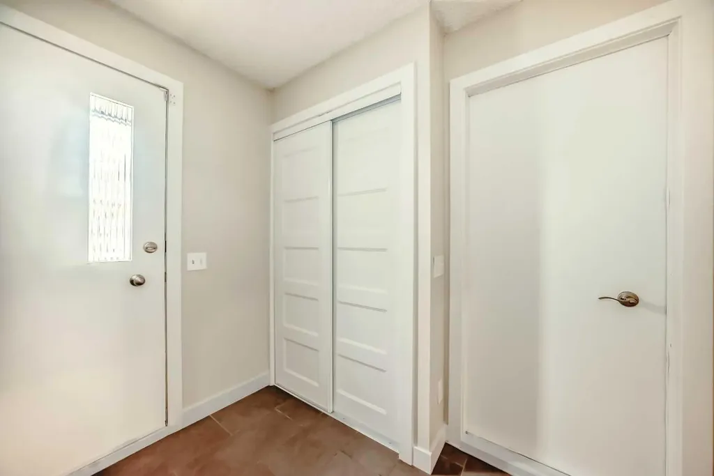 9 Brae Glen Court SW Calgary AB T2W 1B6