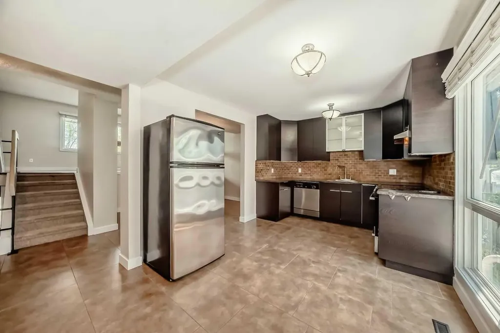 9 Brae Glen Court SW Calgary AB T2W 1B6