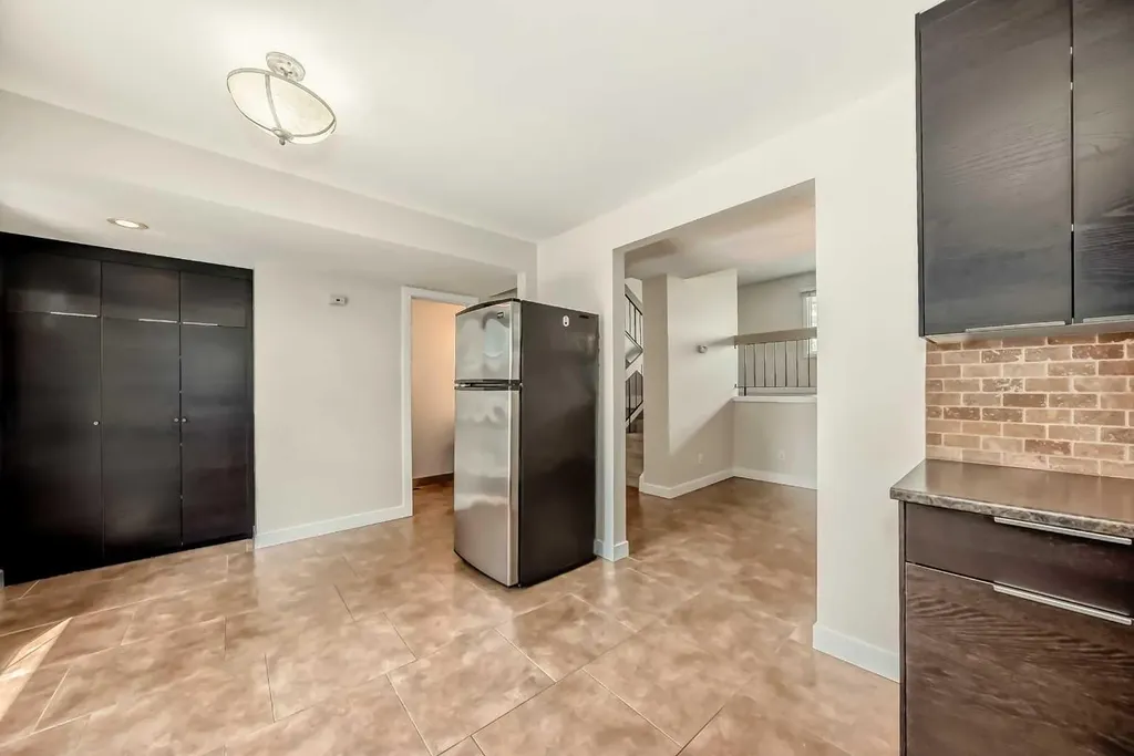 9 Brae Glen Court SW Calgary AB T2W 1B6