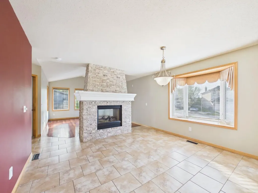 181 Panamount Hill NW Calgary AB T3K 5P5