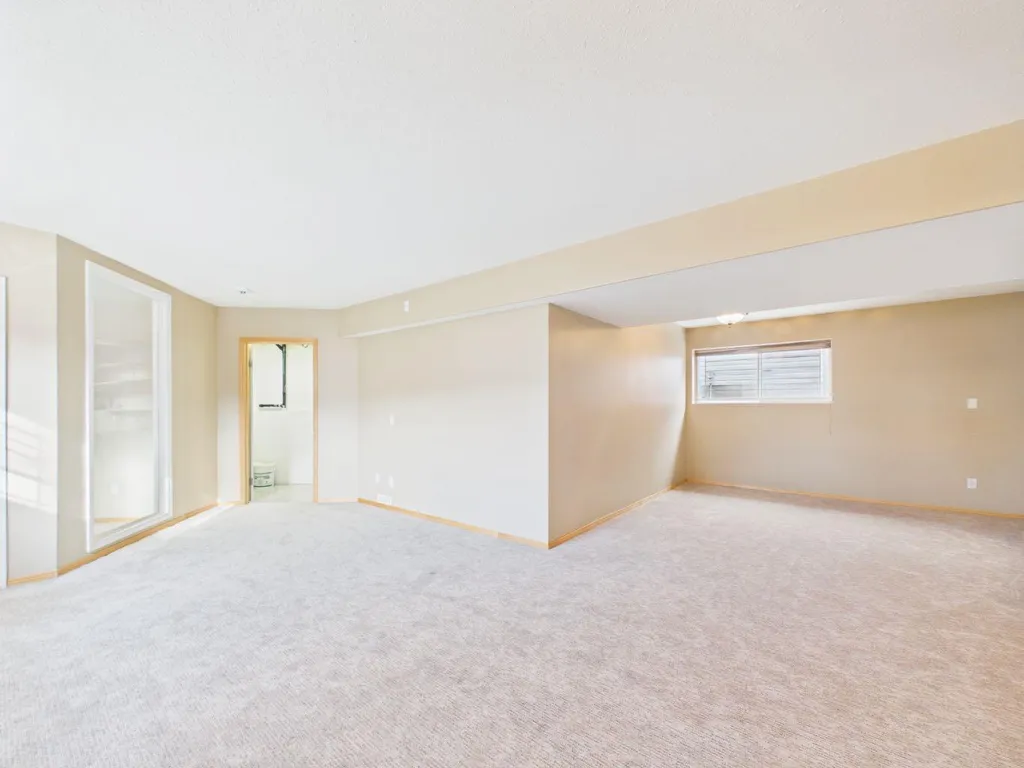 181 Panamount Hill NW Calgary AB T3K 5P5