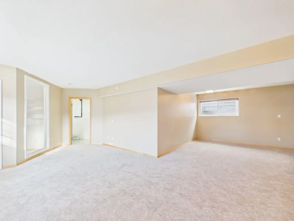 181 Panamount Hill NW Calgary AB T3K 5P5