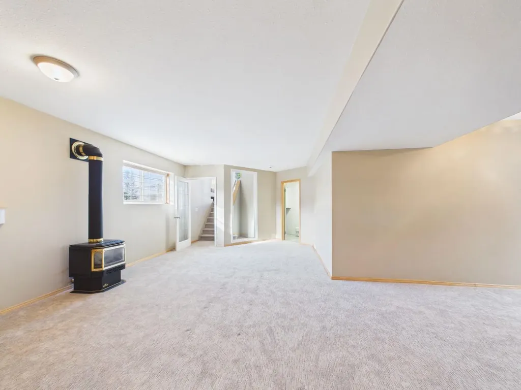 181 Panamount Hill NW Calgary AB T3K 5P5