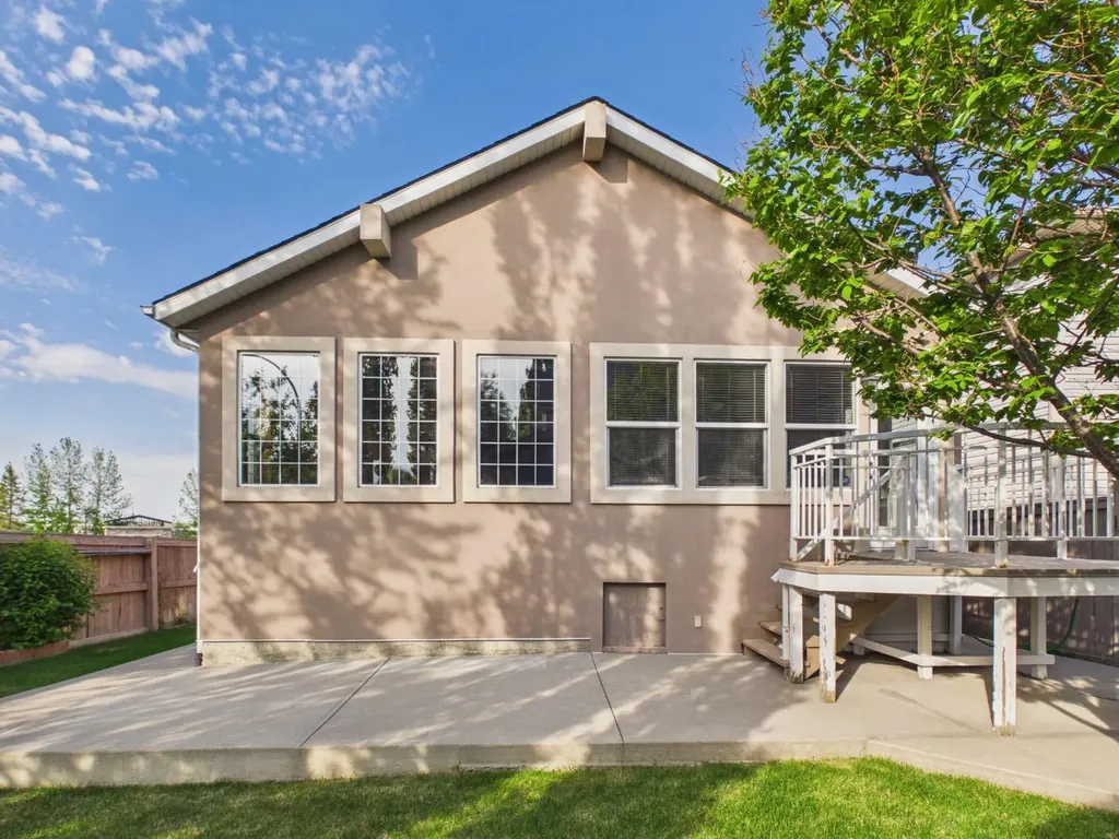 181 Panamount Hill NW Calgary AB T3K 5P5