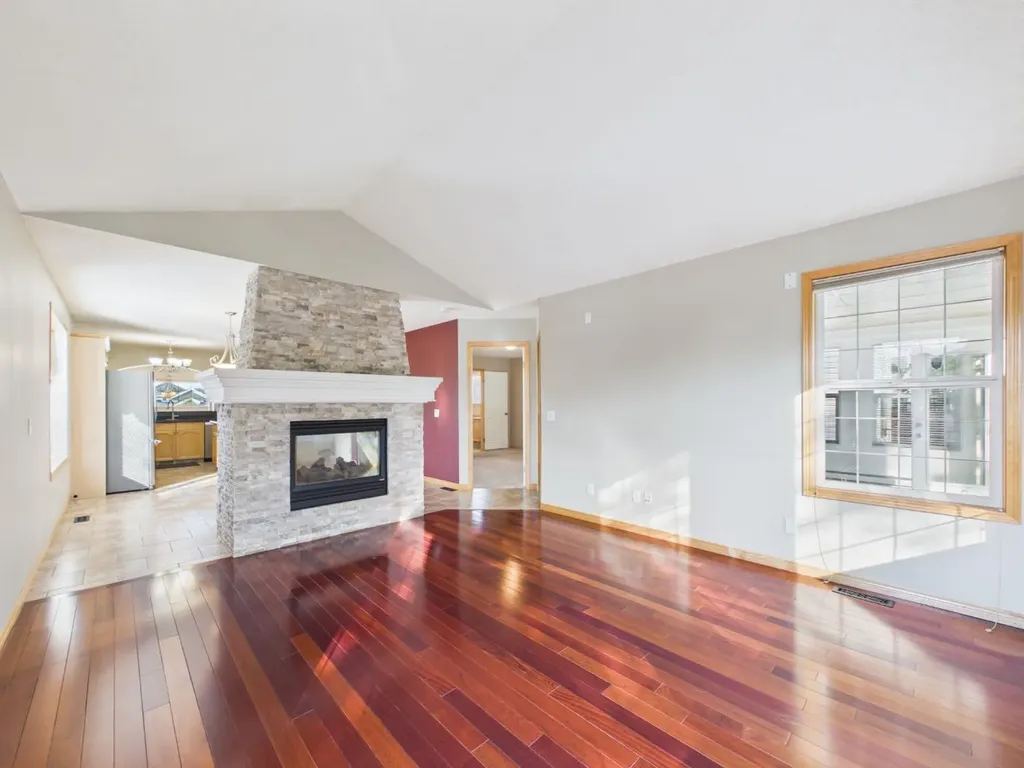 181 Panamount Hill NW Calgary AB T3K 5P5