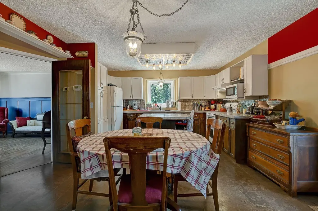 8002 103 Street Grande Prairie AB T8W 2A3