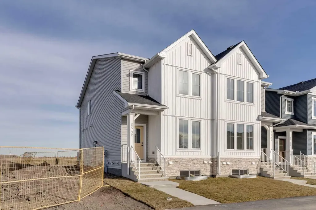 8542 Huxbury Drive NE Calgary AB T2A 4Y1