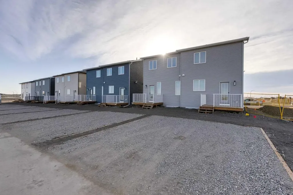 8542 Huxbury Drive NE Calgary AB T2A 4Y1