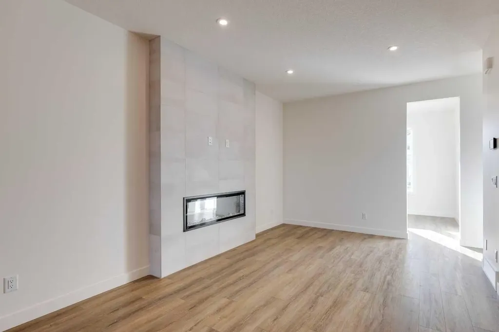 8542 Huxbury Drive NE Calgary AB T2A 4Y1