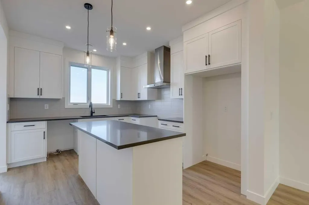 8542 Huxbury Drive NE Calgary AB T2A 4Y1