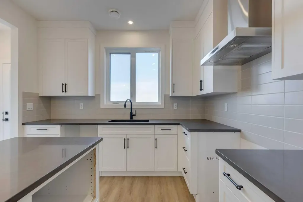 8542 Huxbury Drive NE Calgary AB T2A 4Y1