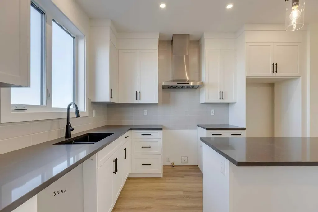 8542 Huxbury Drive NE Calgary AB T2A 4Y1
