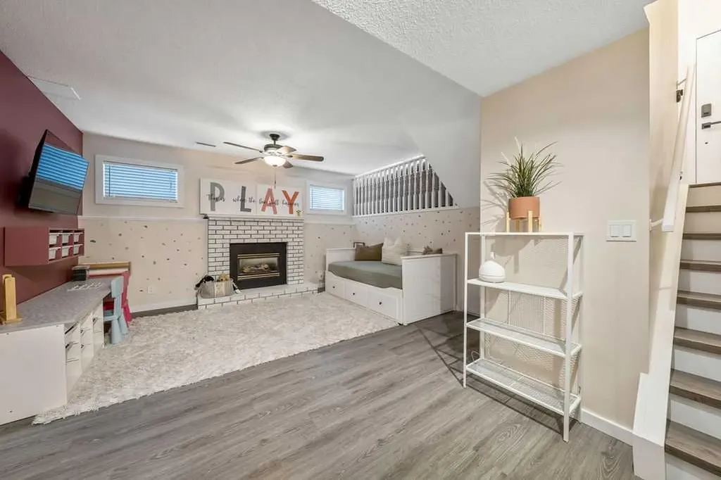 5 Shawglen Court SW Calgary AB T2Y2R1
