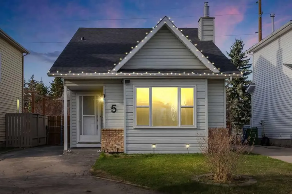 5 Shawglen Court SW Calgary AB T2Y2R1