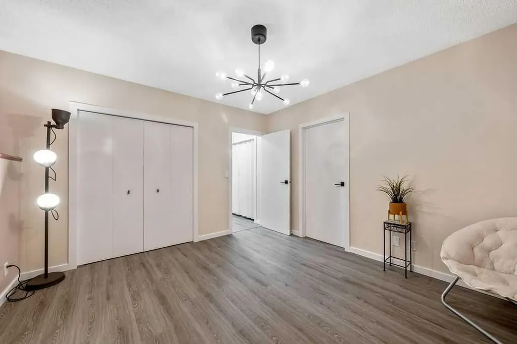 5 Shawglen Court SW Calgary AB T2Y2R1