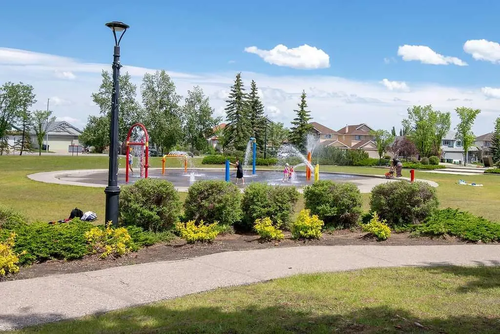 5 Shawglen Court SW Calgary AB T2Y2R1