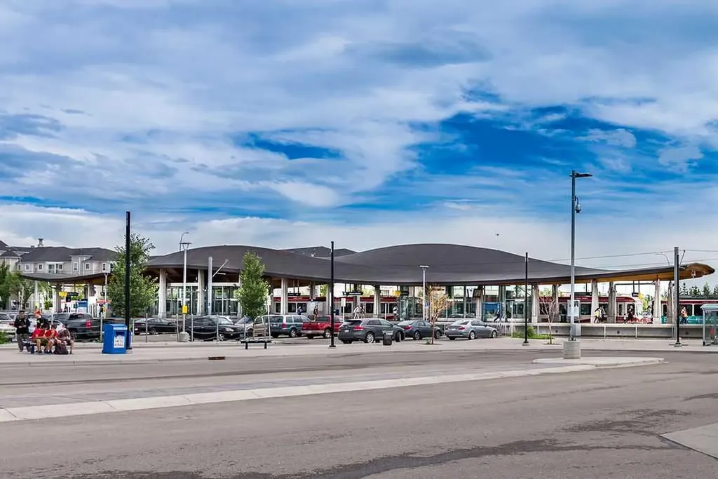 5 Shawglen Court SW Calgary AB T2Y2R1