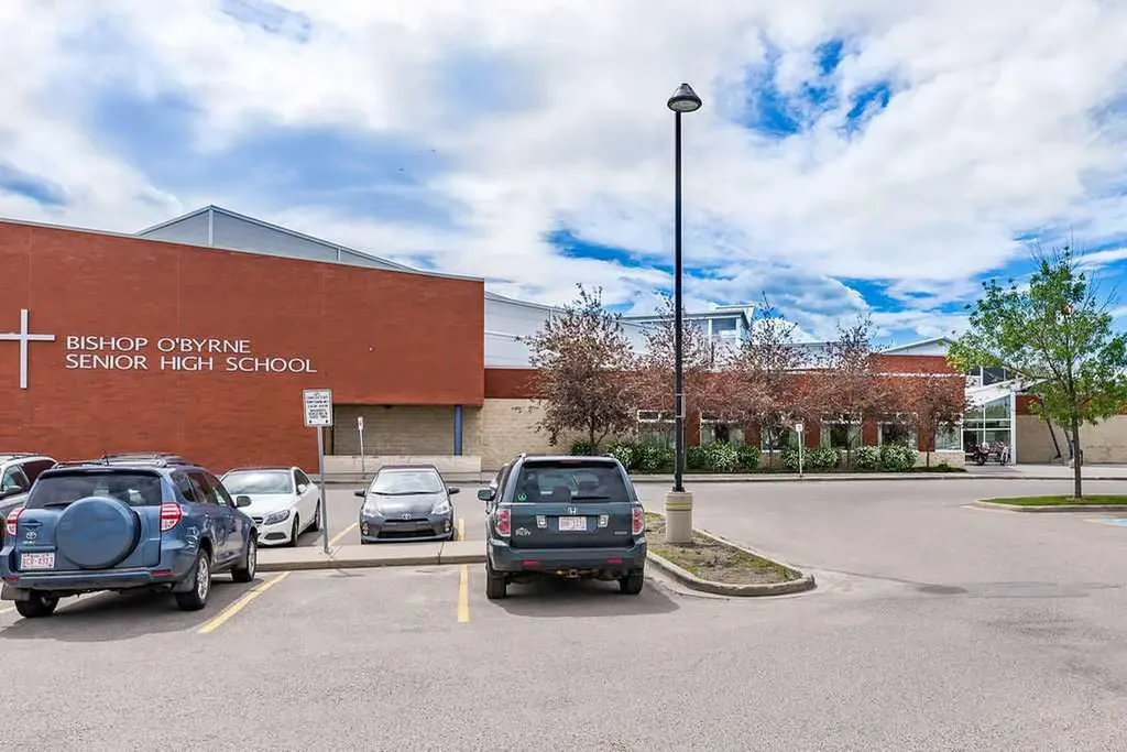 5 Shawglen Court SW Calgary AB T2Y2R1