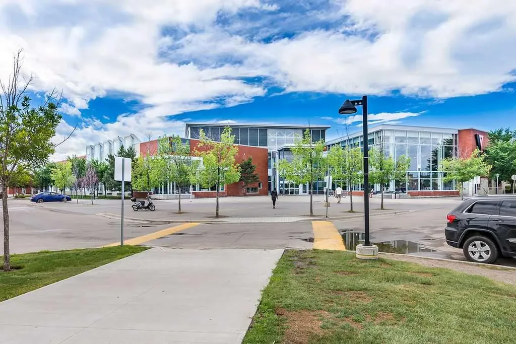 5 Shawglen Court SW Calgary AB T2Y2R1