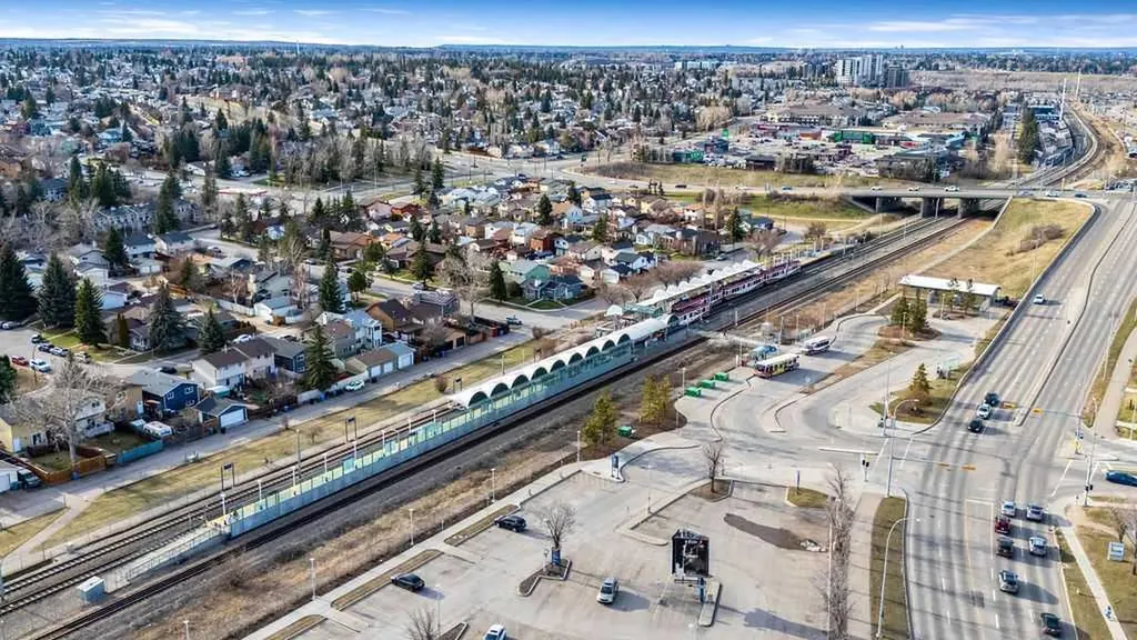 5 Shawglen Court SW Calgary AB T2Y2R1