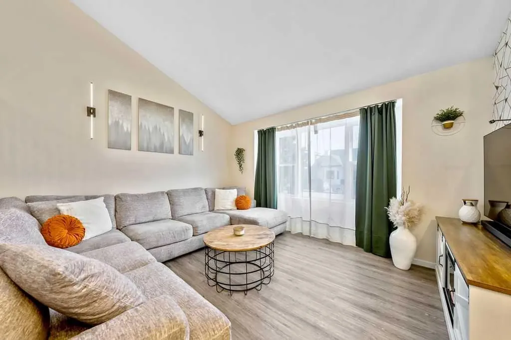 5 Shawglen Court SW Calgary AB T2Y2R1