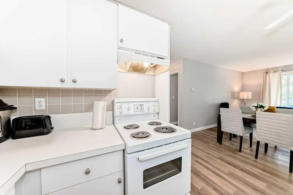 5601 Dalton Drive NW Calgary AB T3A 2E2
