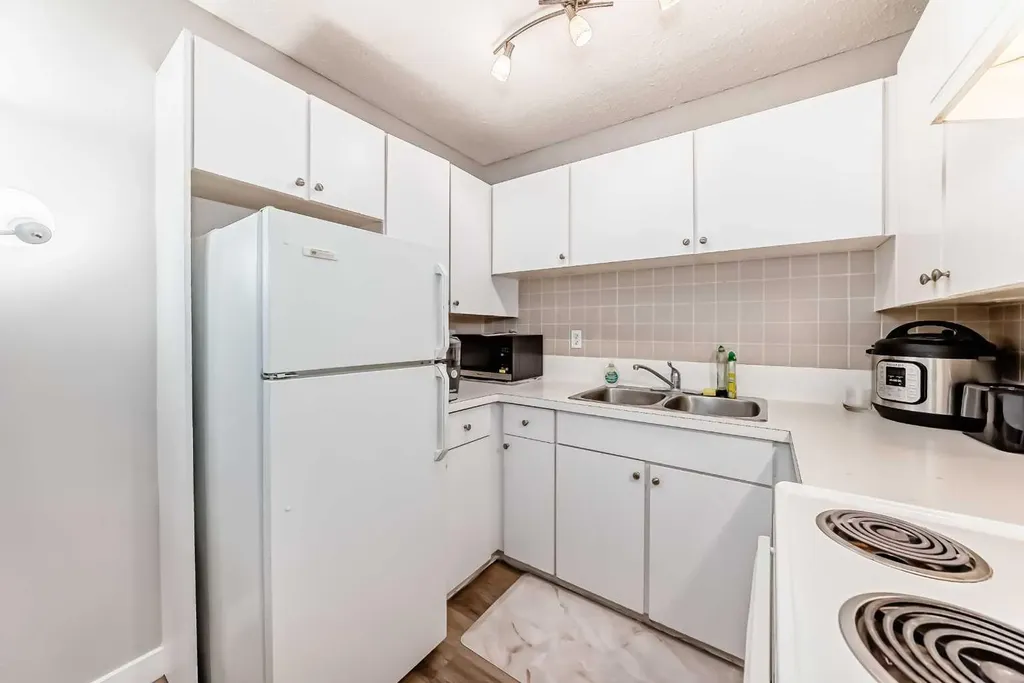 5601 Dalton Drive NW Calgary AB T3A 2E2