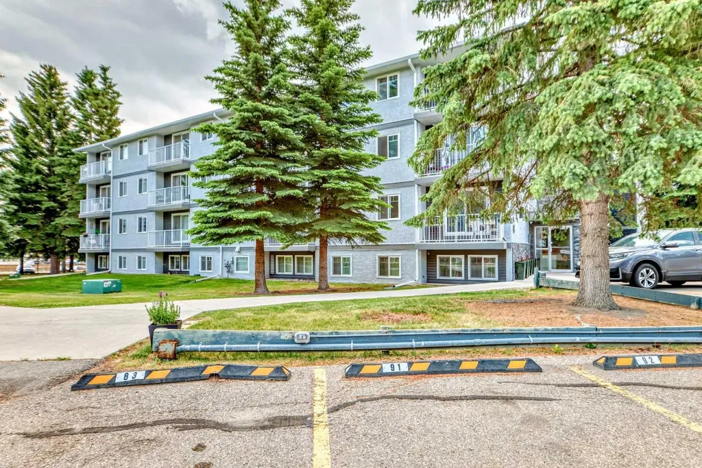 5601 Dalton Drive NW Calgary AB T3A 2E2