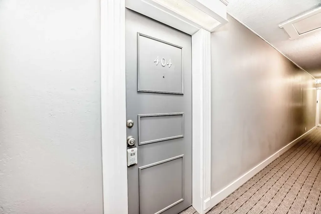 5601 Dalton Drive NW Calgary AB T3A 2E2