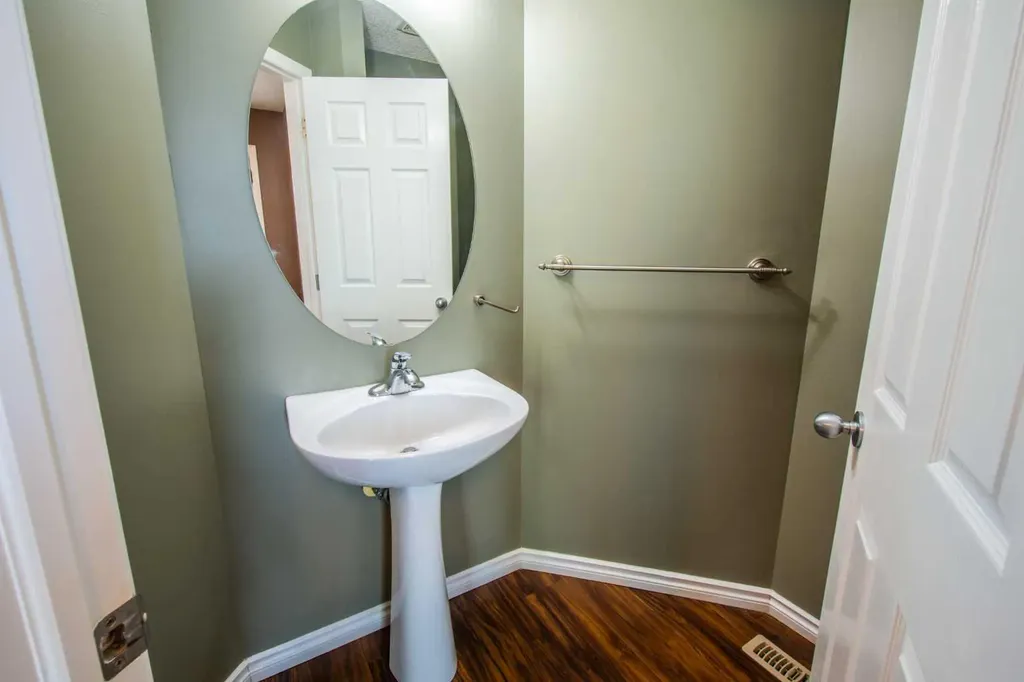 11 Saddlebrook Mews NE Calgary AB T3J 0B3