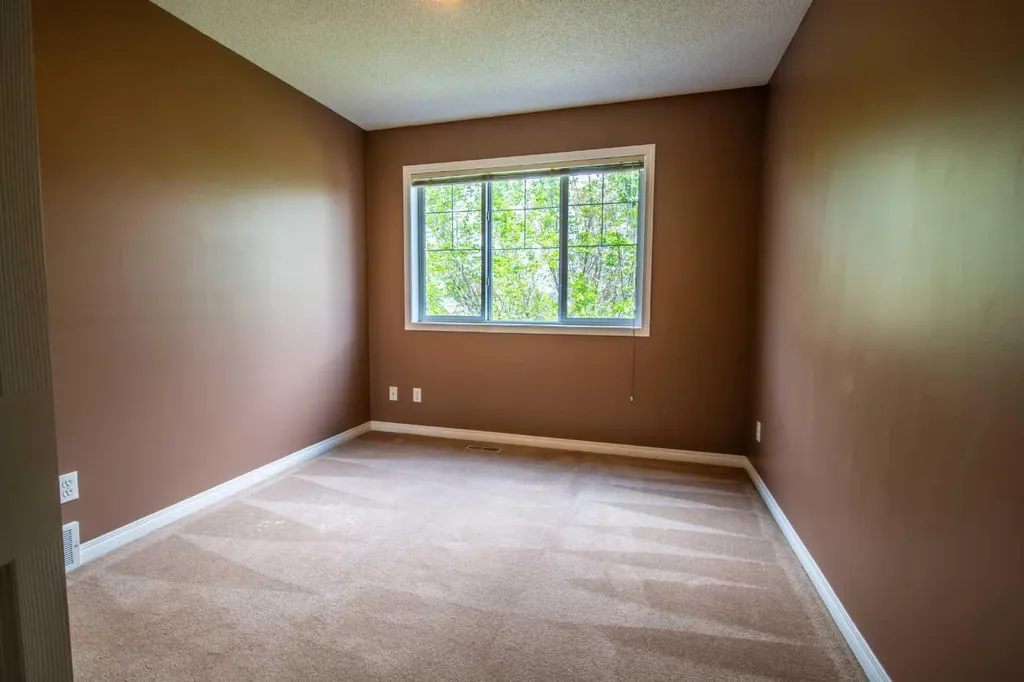 11 Saddlebrook Mews NE Calgary AB T3J 0B3