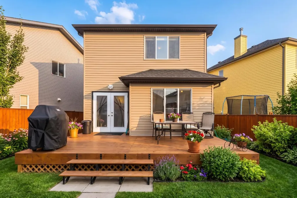 11 Saddlebrook Mews NE Calgary AB T3J 0B3