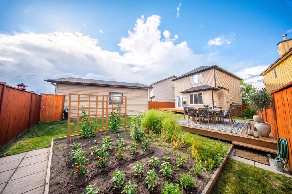 11 Saddlebrook Mews NE Calgary AB T3J 0B3