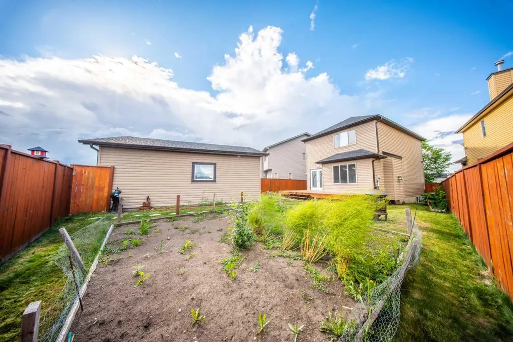 11 Saddlebrook Mews NE Calgary AB T3J 0B3