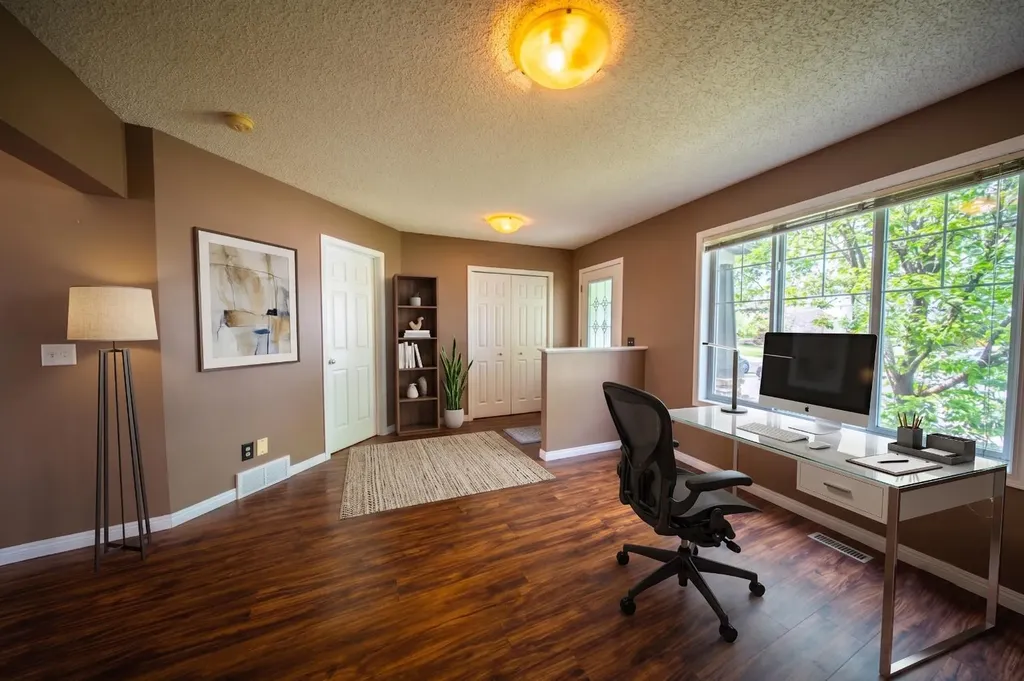 11 Saddlebrook Mews NE Calgary AB T3J 0B3