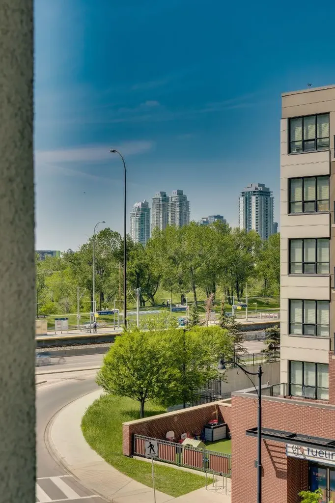 38 9 Street NE Calgary AB T2E 7X9