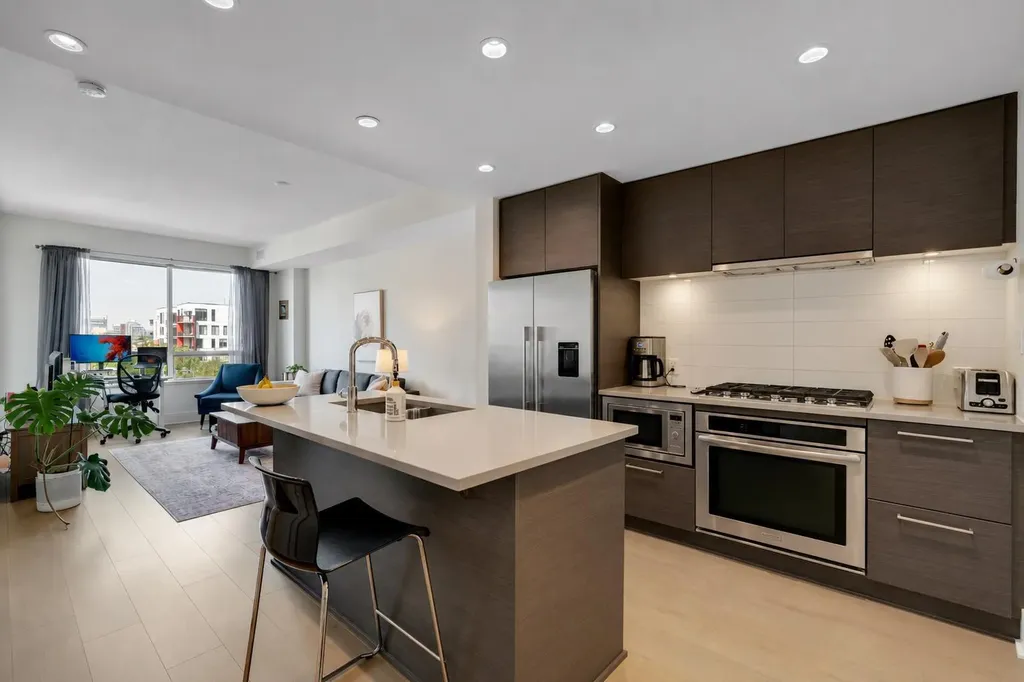 38 9 Street NE Calgary AB T2E 7X9